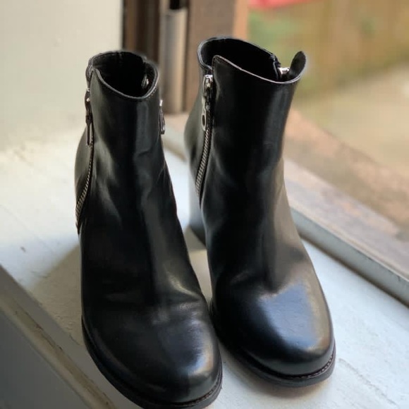 Vintage Paul Smith boots (near new) bought in UK. - Picture 2 of 8